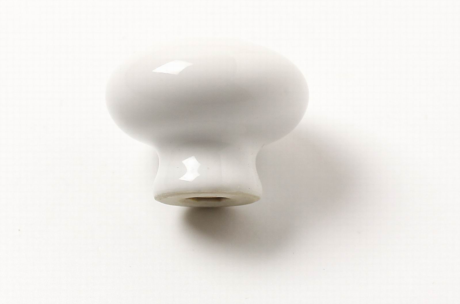 12072 - knopka 33mm porcelán bílý