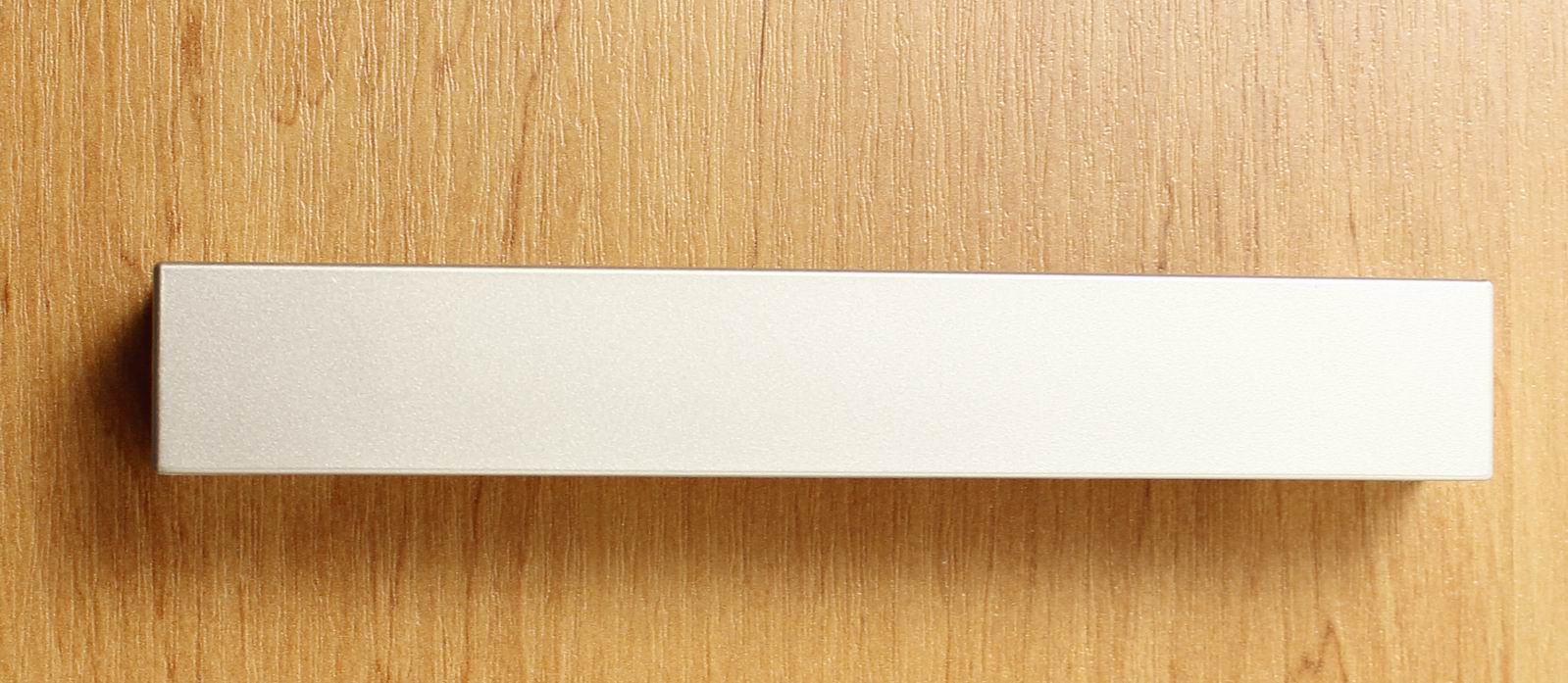 12780 - Úchytka plast rozteč 128mm nikl efekt
