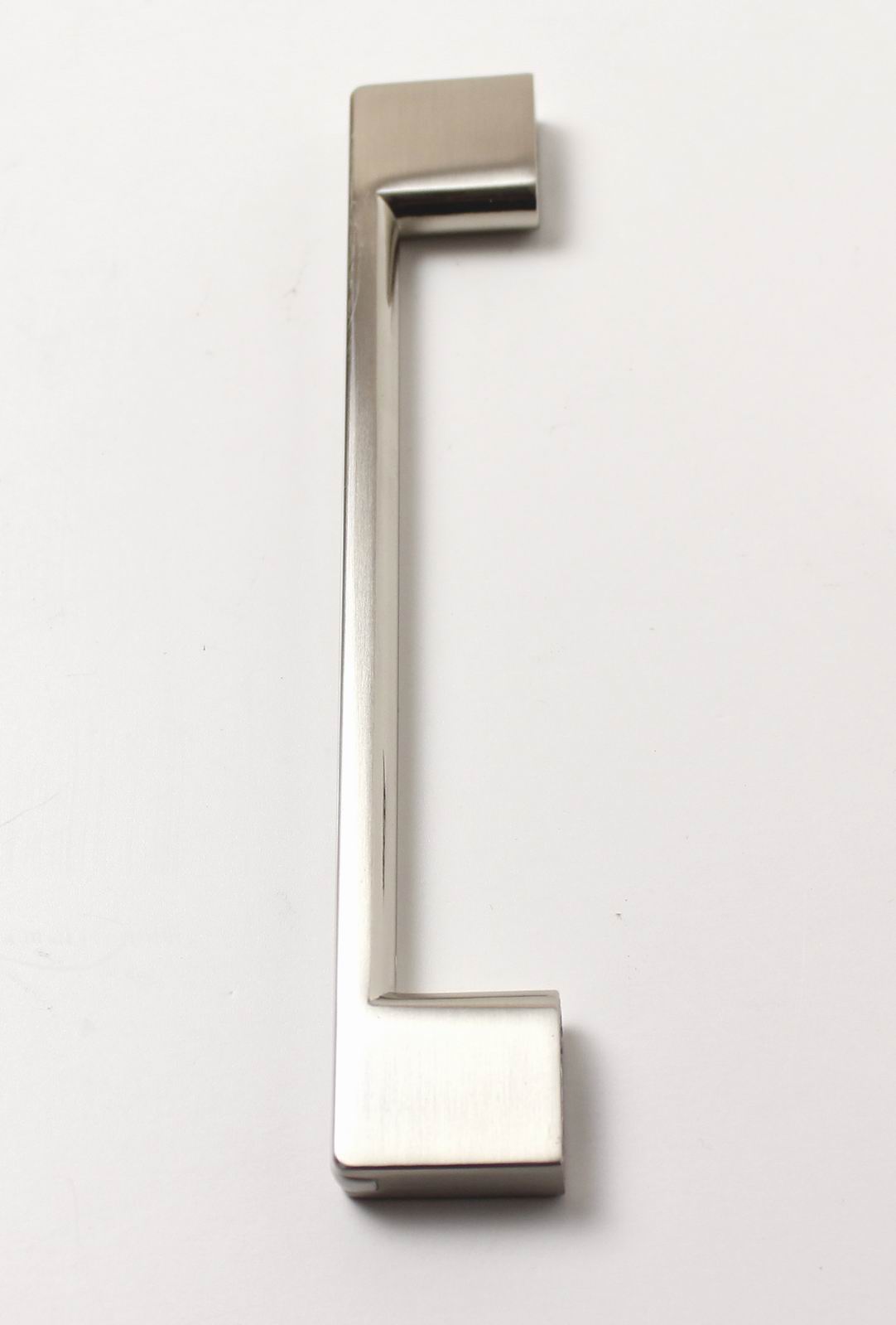 12823 - Kovová úchytka - Délka: 168 mm