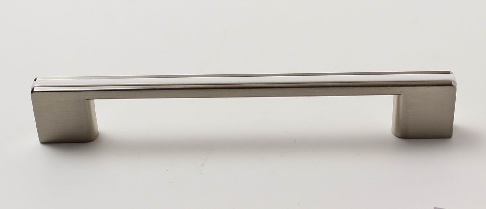 12823 - Kovová úchytka - Délka: 168 mm