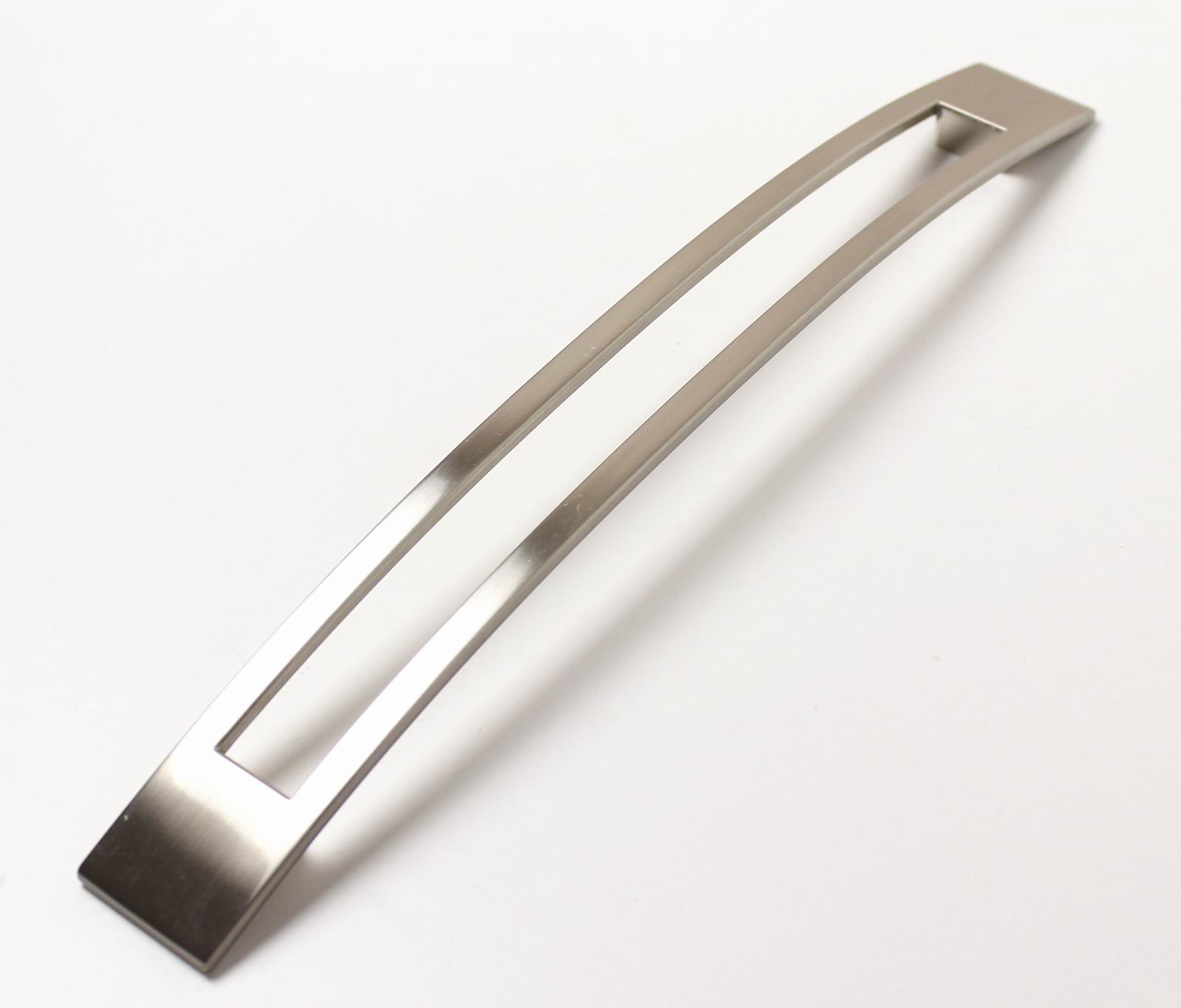 14141 - Úchytka rozteč 224mm broušený nikl