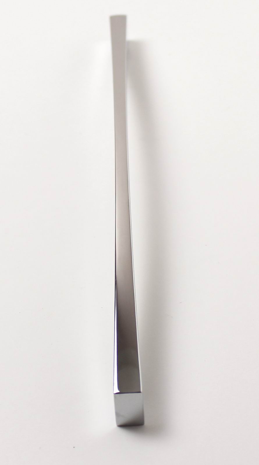 14188 - Úchytka rozteč 320mm chrom lesklý