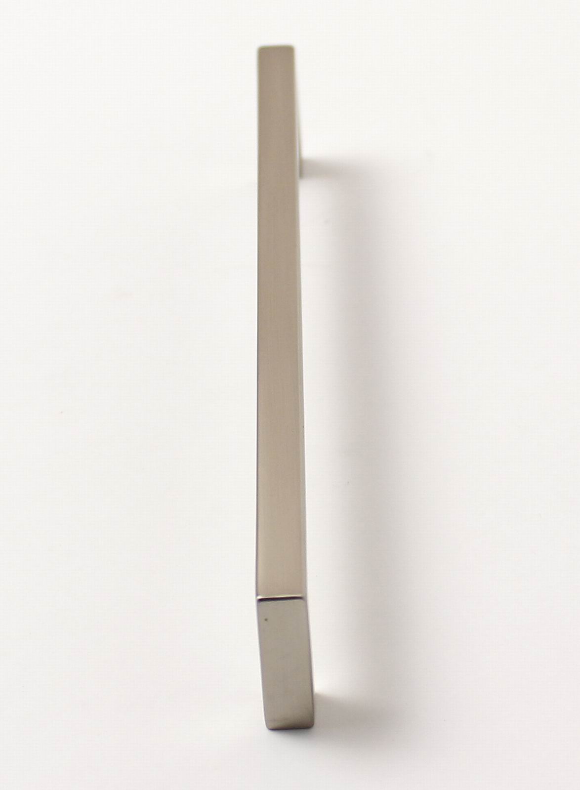 14196 - úchytka rozteč 160mm /broušený nikl