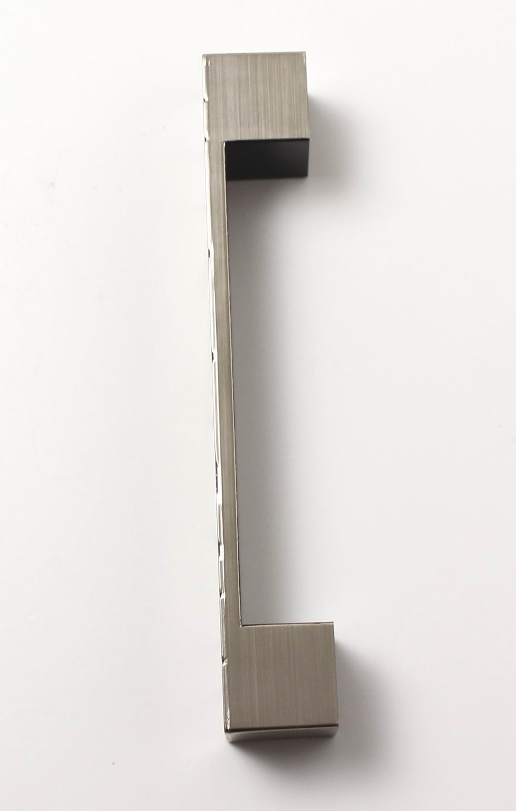 14504 - plastová úchytka 128mm / nikl lesk