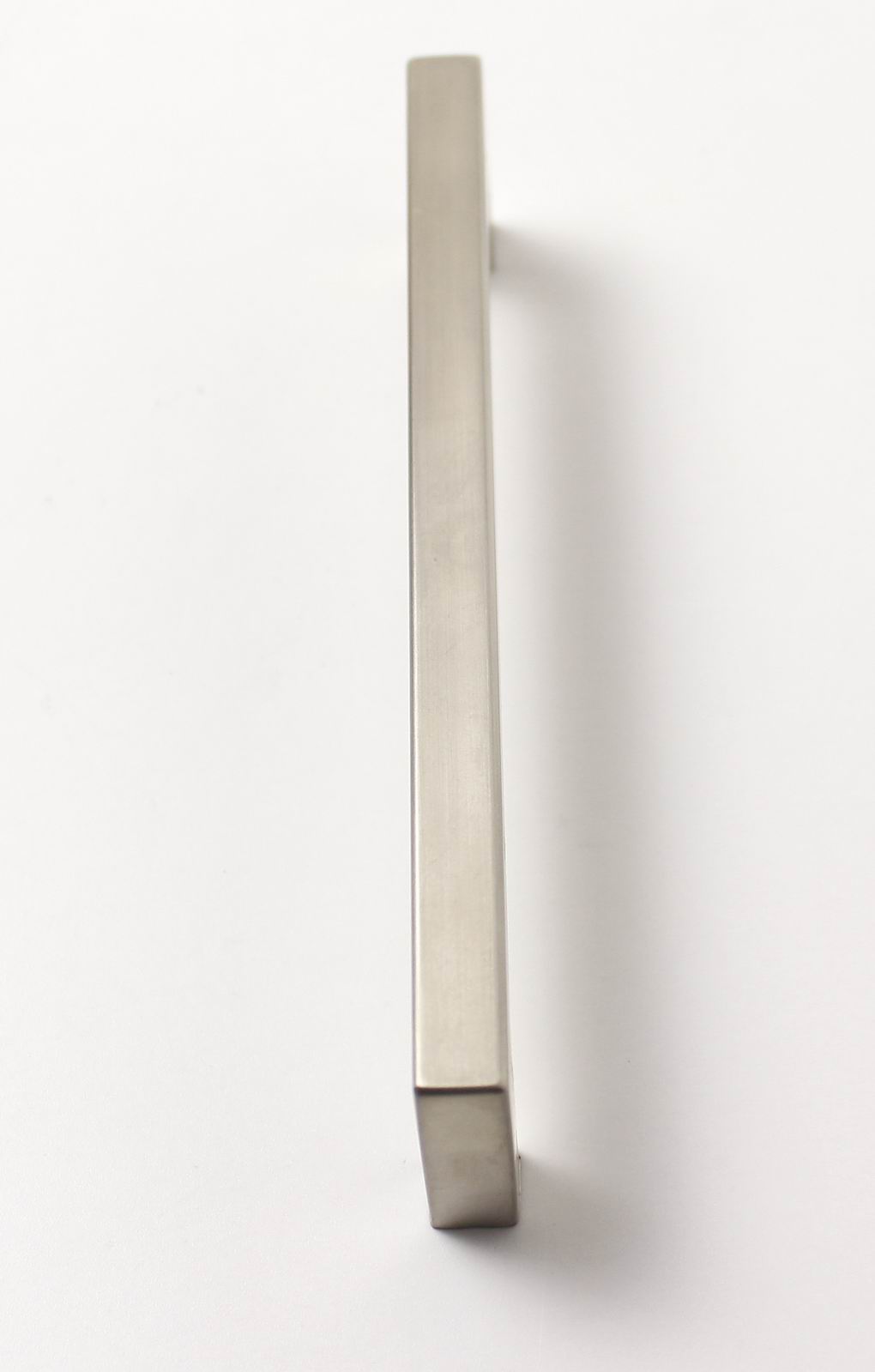 14514 - plastová úchytka 128mm / nikl broušený