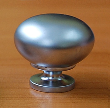 62199 - BERNARD knopek satén chrom LC182
