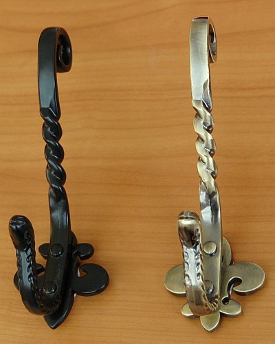 62733 - HUGO věšák staromosaz