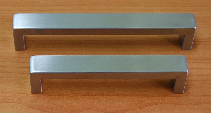 62797 - EMÍLIE 608mm úchytka NEREZ 10x20mm