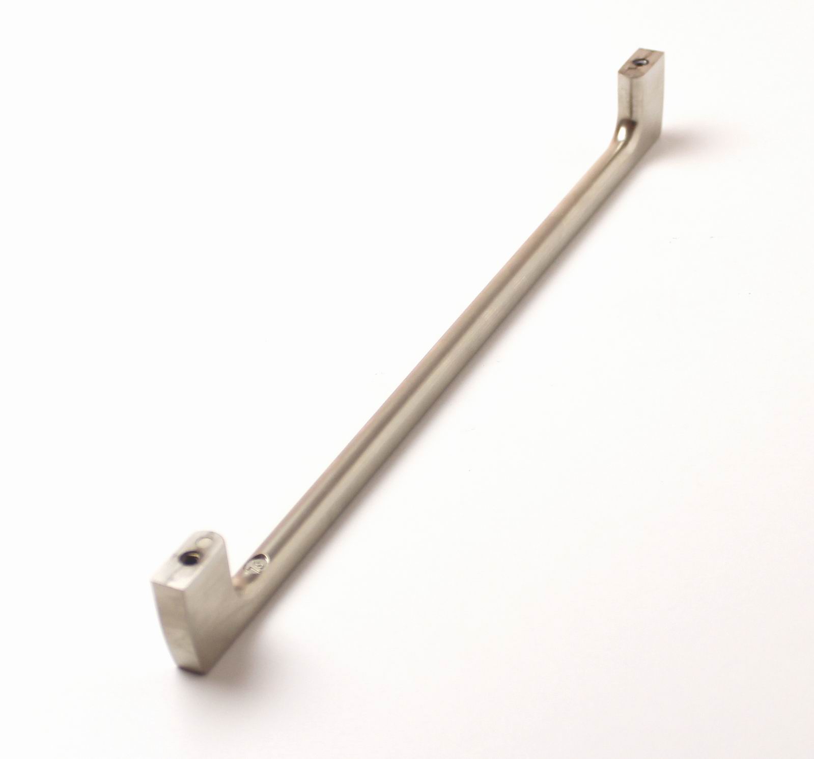 770011 - úchytka rozteč 256mm / Satén nikl