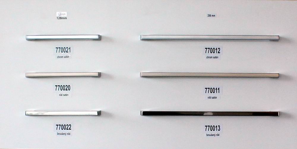 770011 - úchytka rozteč 256mm / Satén nikl