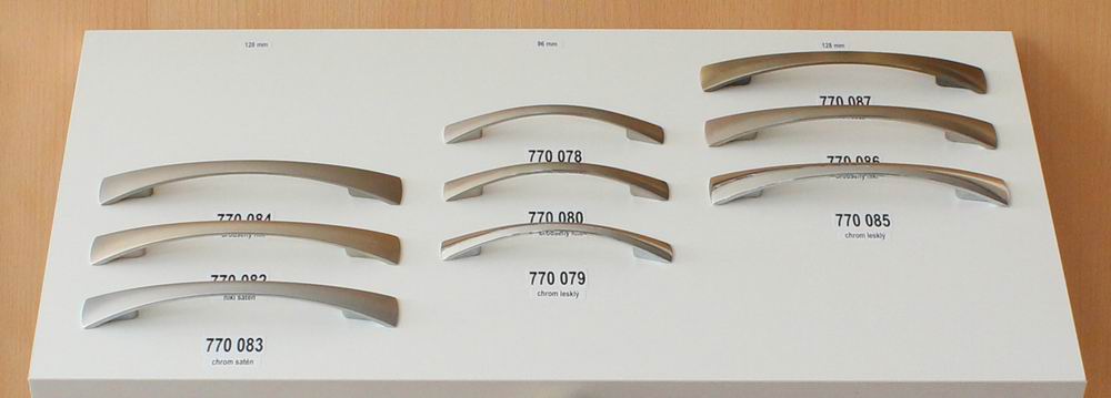 770078 - úchytka rozteč 96mm / Matný broušený nikl