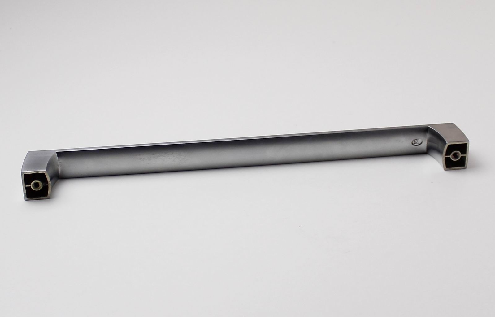 770114 - úchytka rozteč 256mm / Satén chrom