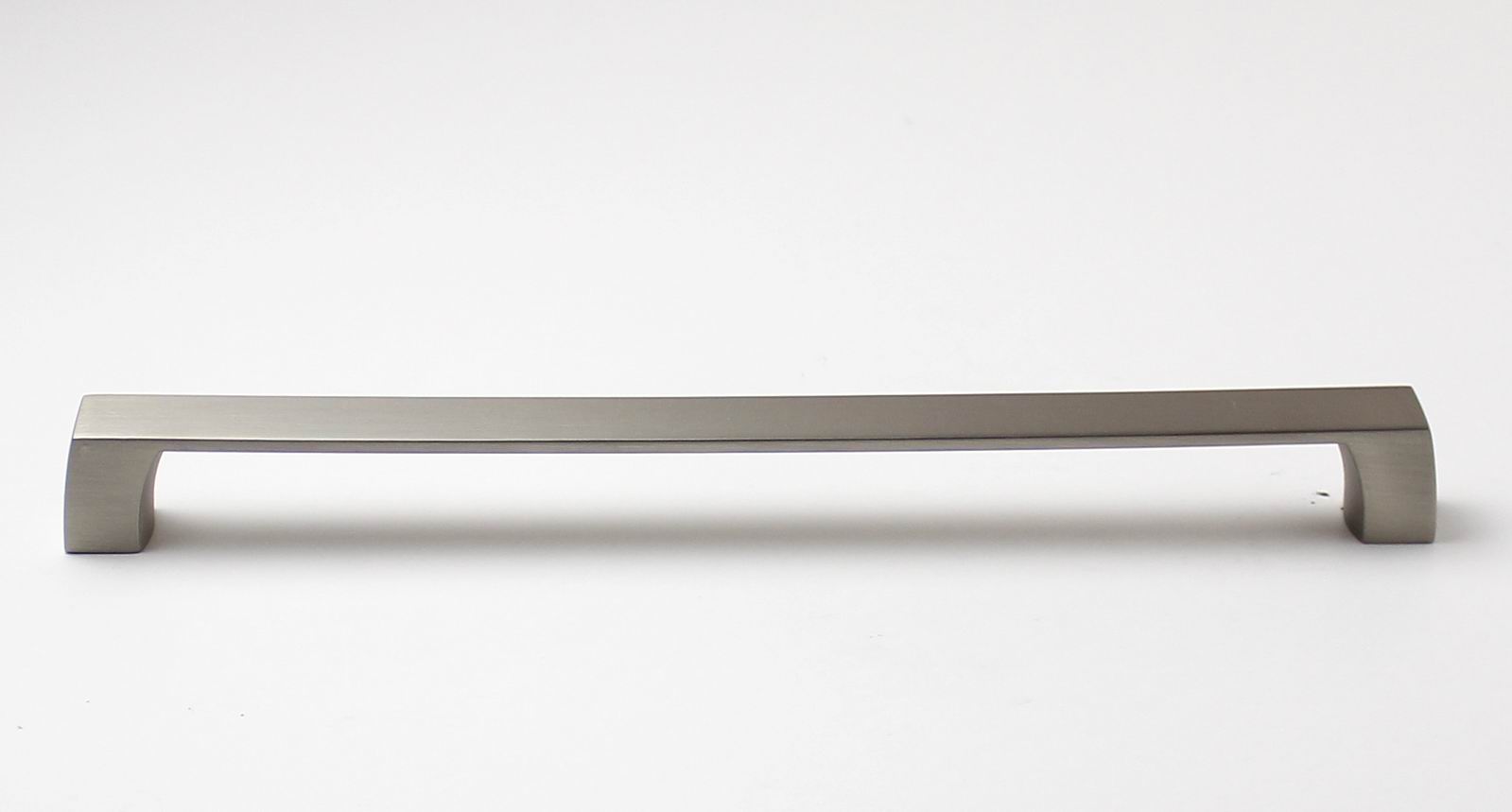 770115  - úchytka rozteč 256mm  / Matný broušený nikl