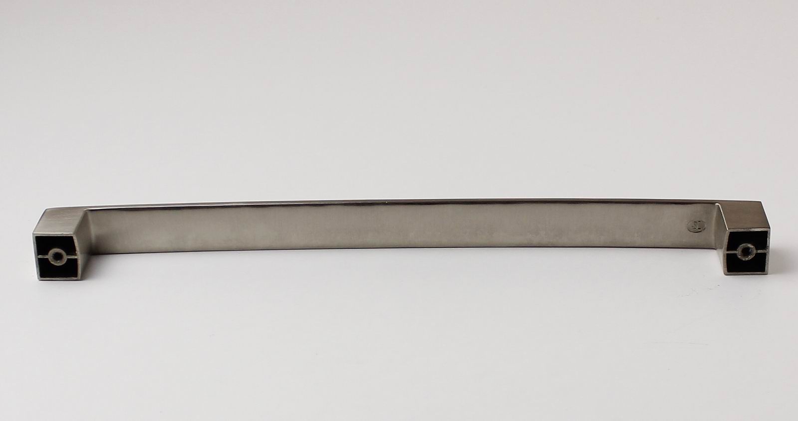 770140 - úchytka rozteč 256mm / Broušený nikl
