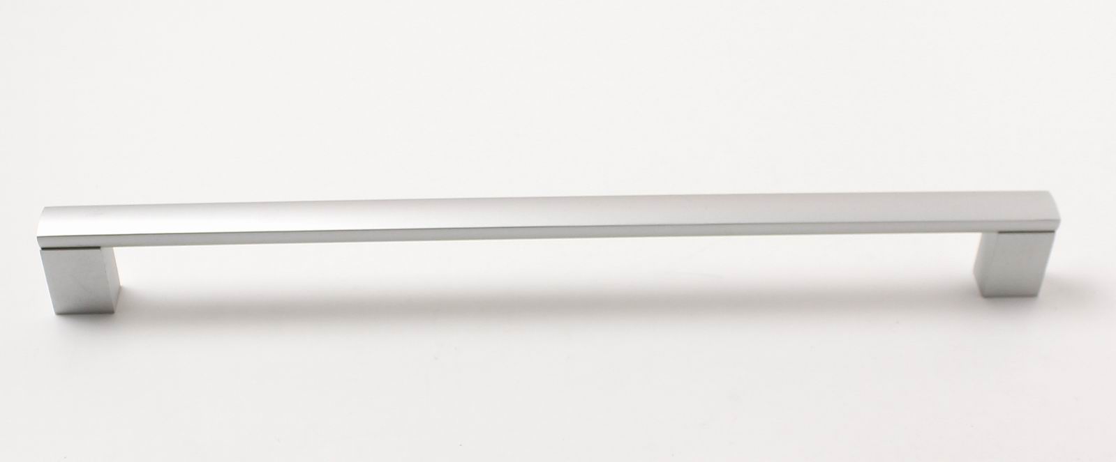 91413- úchytka 320mm AL